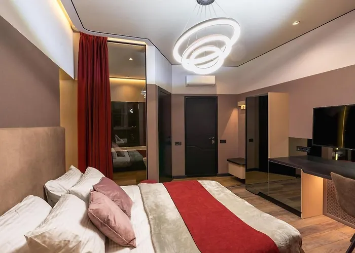 Luxury Upscale Apartments On 18 M Zhitomirska